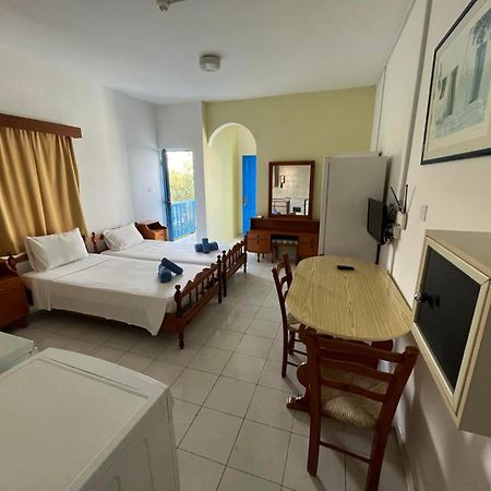 Island Budget Apartments Пафос Екстер'єр фото