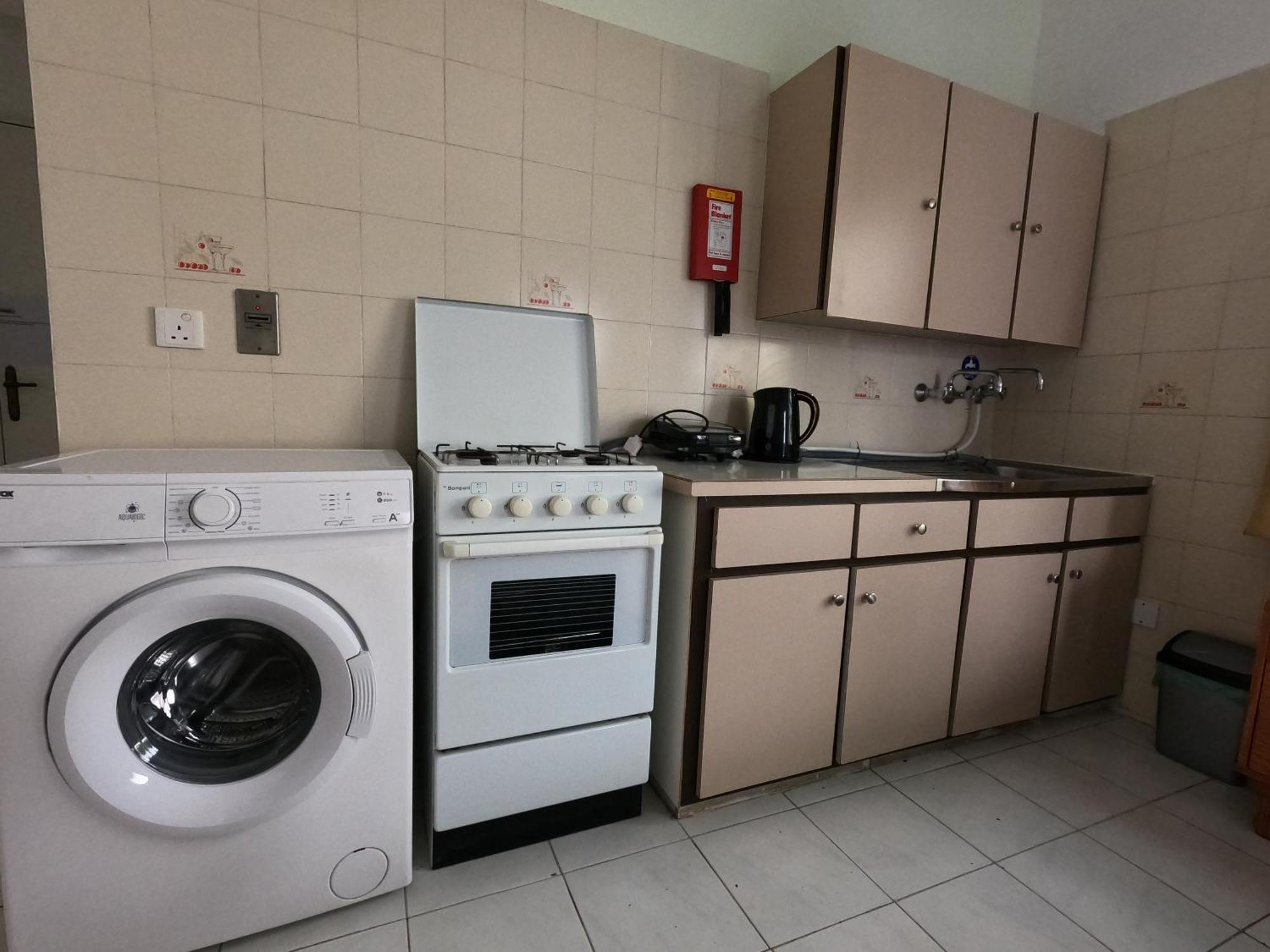Island Budget Apartments Пафос Екстер'єр фото