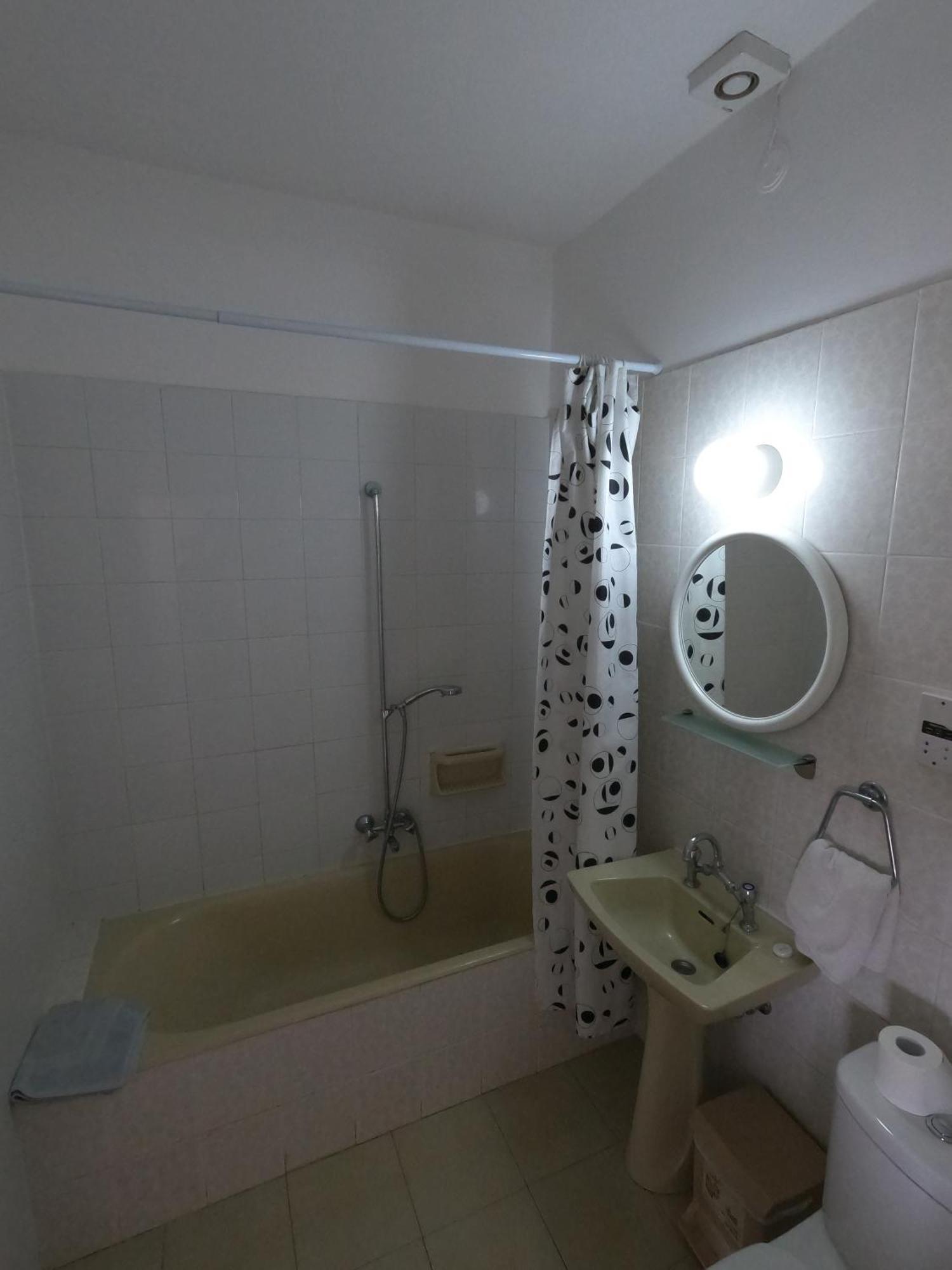 Island Budget Apartments Пафос Екстер'єр фото