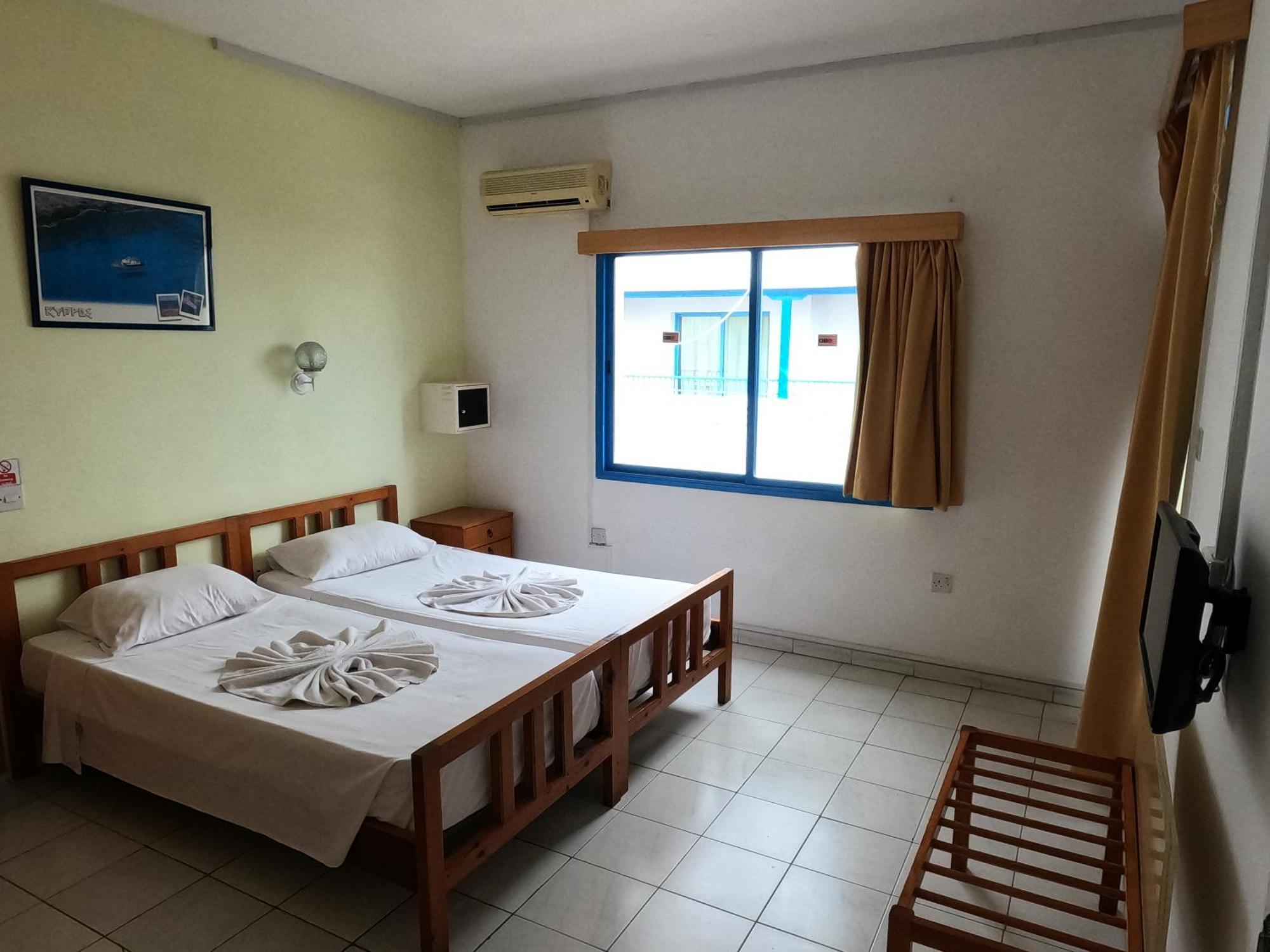 Island Budget Apartments Пафос Екстер'єр фото