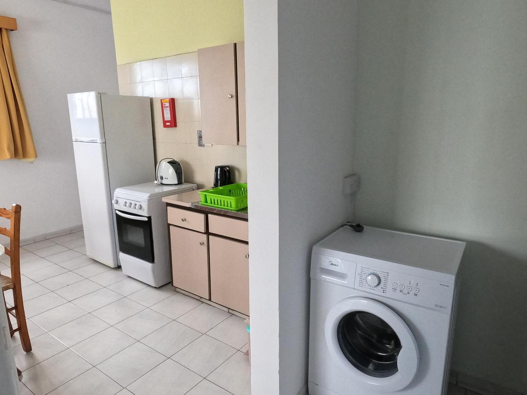 Island Budget Apartments Пафос Екстер'єр фото