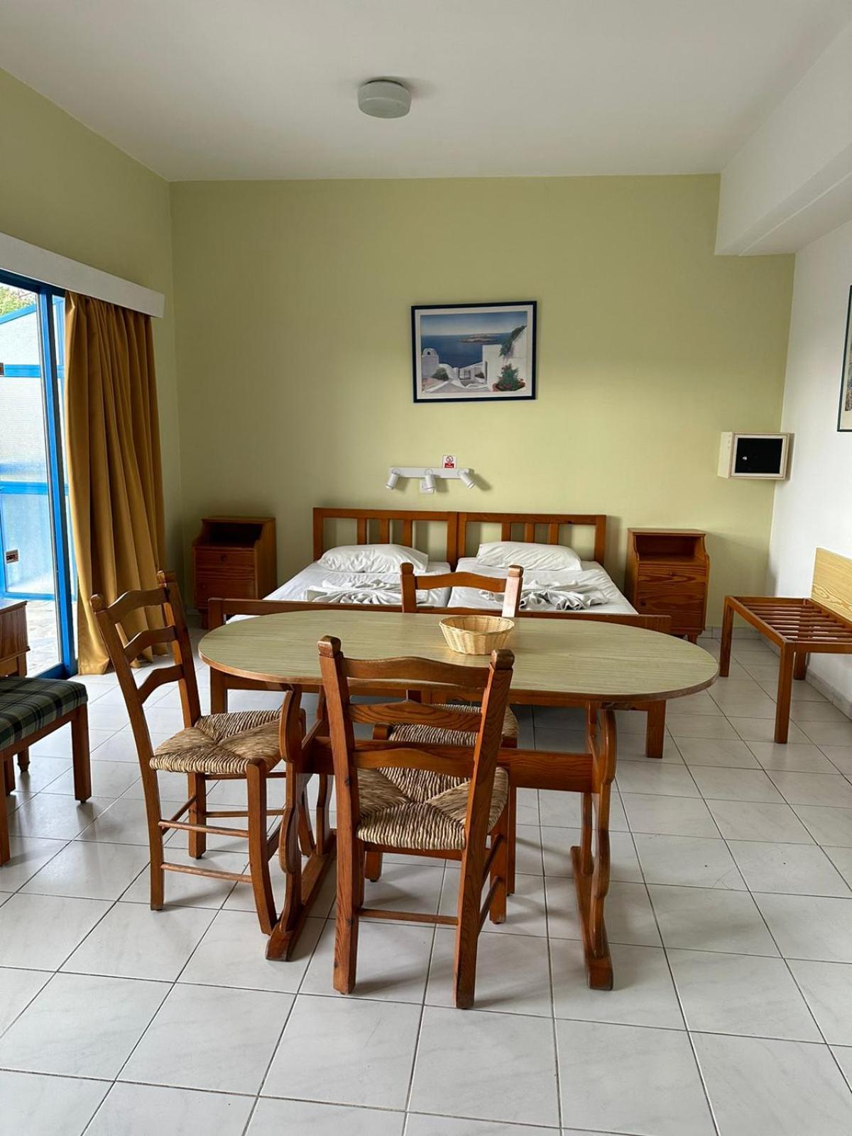 Island Budget Apartments Пафос Екстер'єр фото